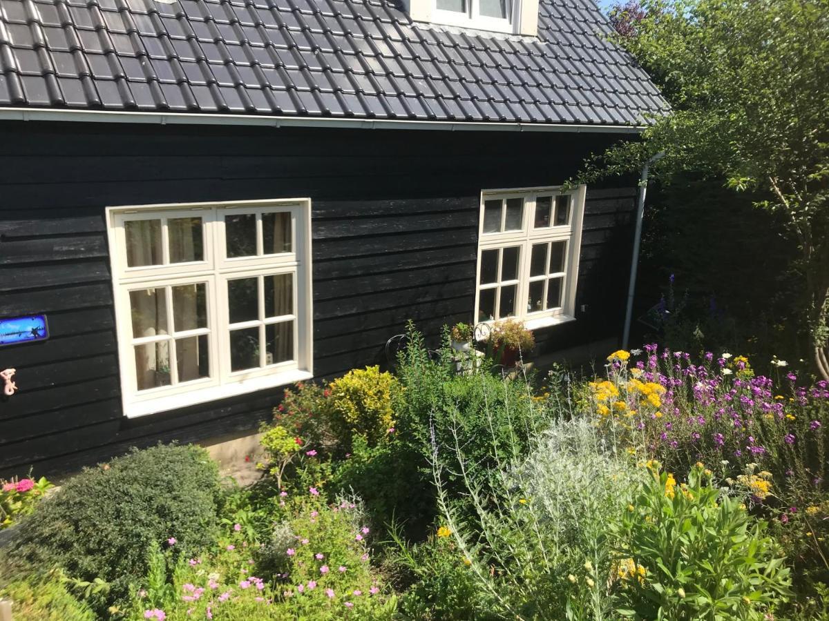 T Huuske Tuinappartement Met Fantastisch Uitzicht, Nabij Zee Zonnemaire Zewnętrze zdjęcie