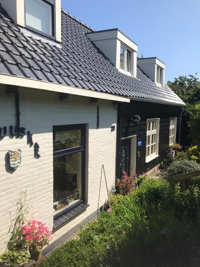 T Huuske Tuinappartement Met Fantastisch Uitzicht, Nabij Zee Zonnemaire Zewnętrze zdjęcie