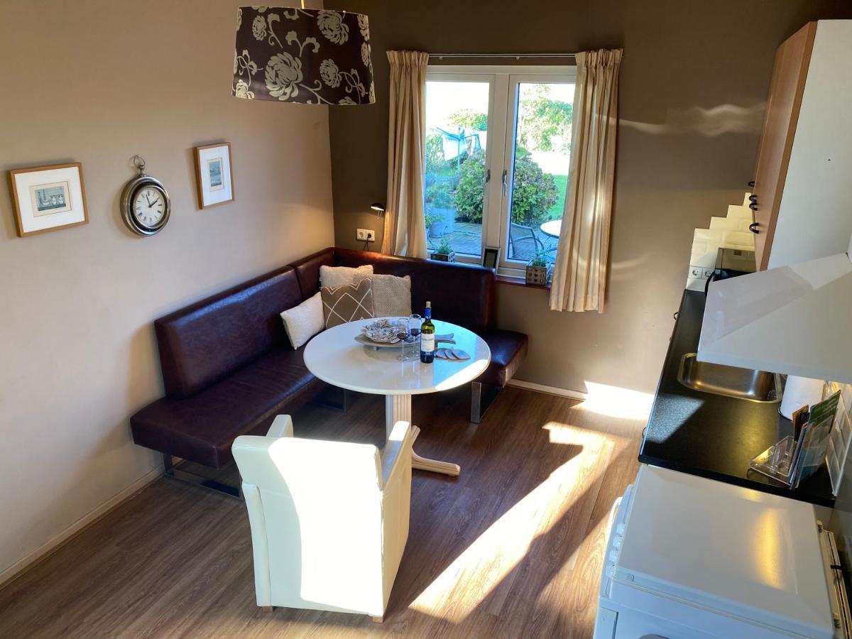 T Huuske Tuinappartement Met Fantastisch Uitzicht, Nabij Zee Zonnemaire Zewnętrze zdjęcie