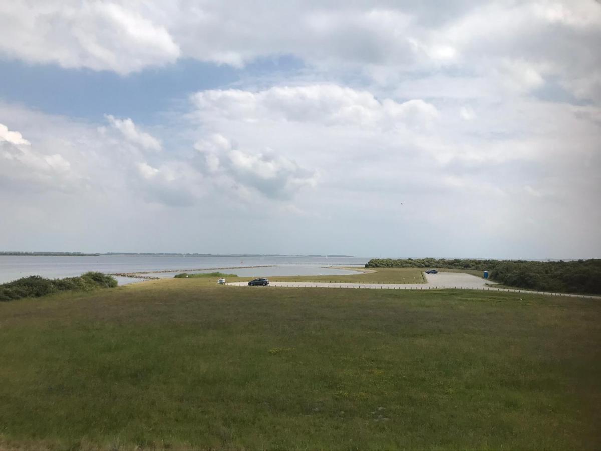 T Huuske Tuinappartement Met Fantastisch Uitzicht, Nabij Zee Zonnemaire Zewnętrze zdjęcie