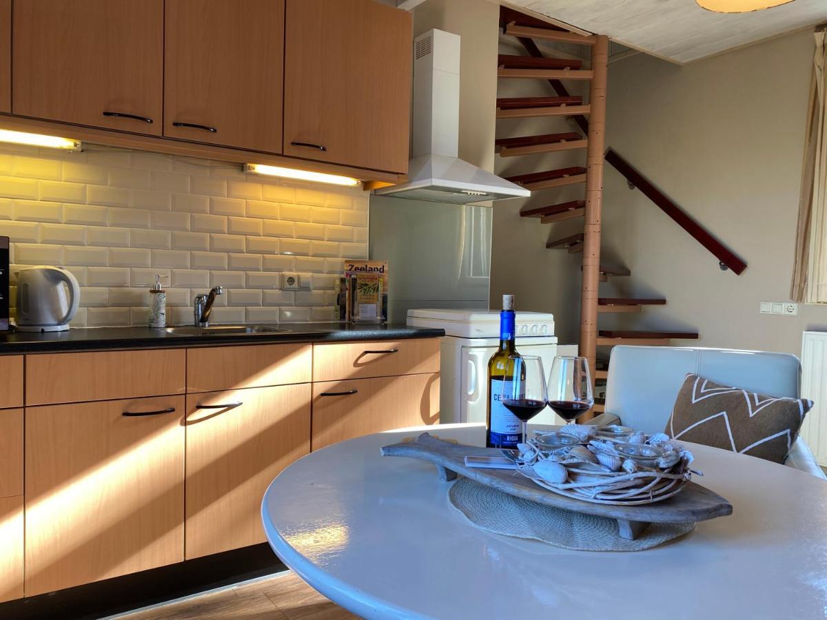 T Huuske Tuinappartement Met Fantastisch Uitzicht, Nabij Zee Zonnemaire Zewnętrze zdjęcie