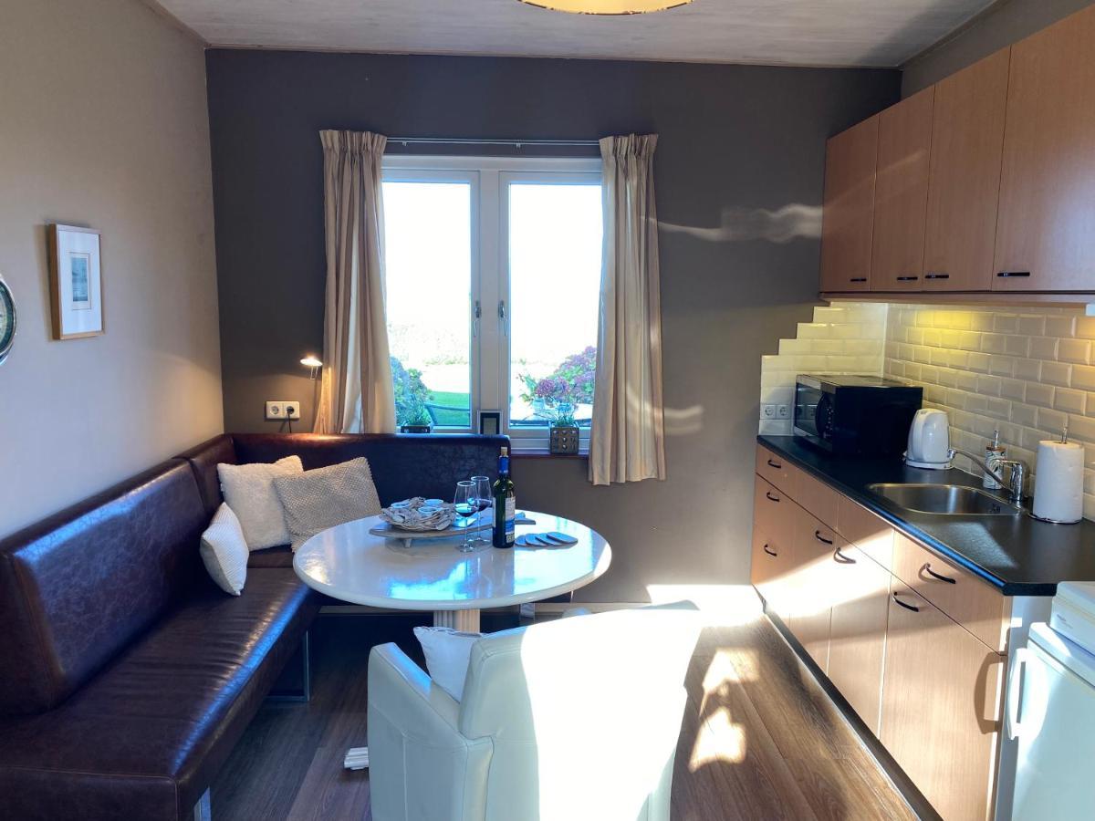 T Huuske Tuinappartement Met Fantastisch Uitzicht, Nabij Zee Zonnemaire Zewnętrze zdjęcie