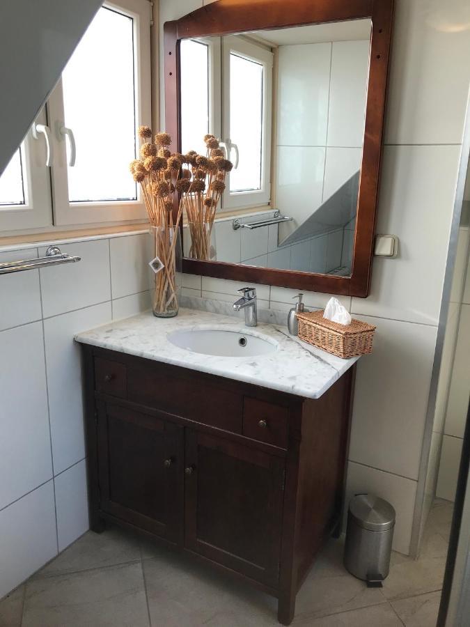 T Huuske Tuinappartement Met Fantastisch Uitzicht, Nabij Zee Zonnemaire Zewnętrze zdjęcie