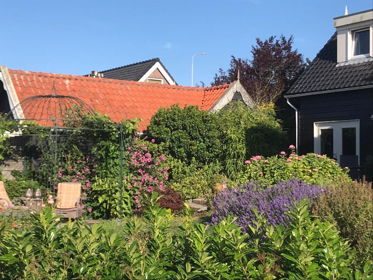 T Huuske Tuinappartement Met Fantastisch Uitzicht, Nabij Zee Zonnemaire Zewnętrze zdjęcie