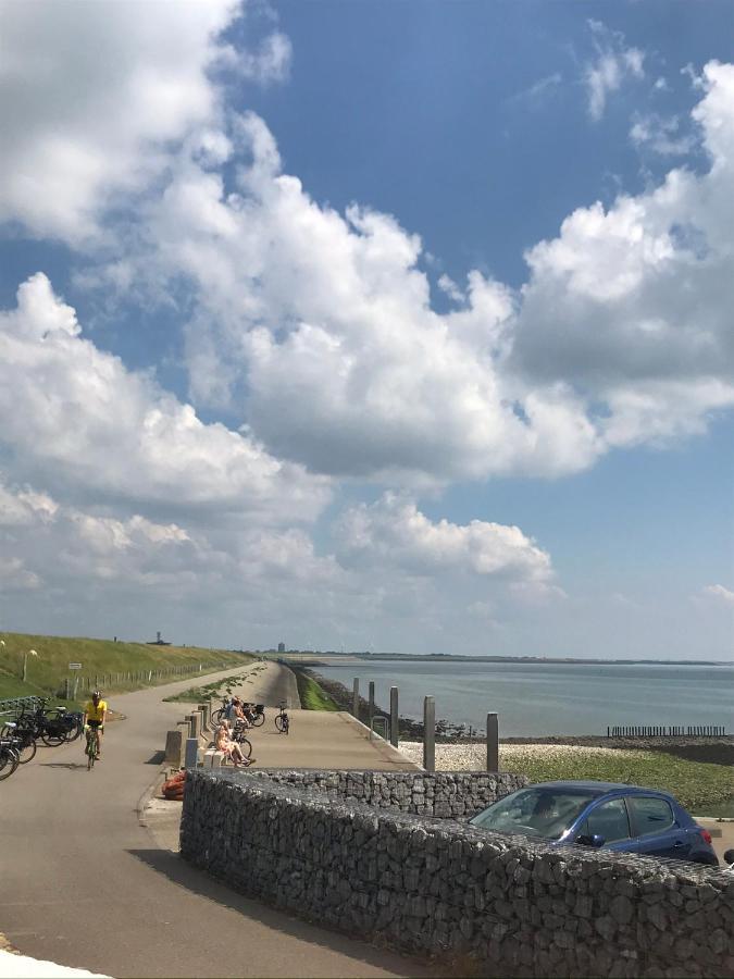 T Huuske Tuinappartement Met Fantastisch Uitzicht, Nabij Zee Zonnemaire Zewnętrze zdjęcie
